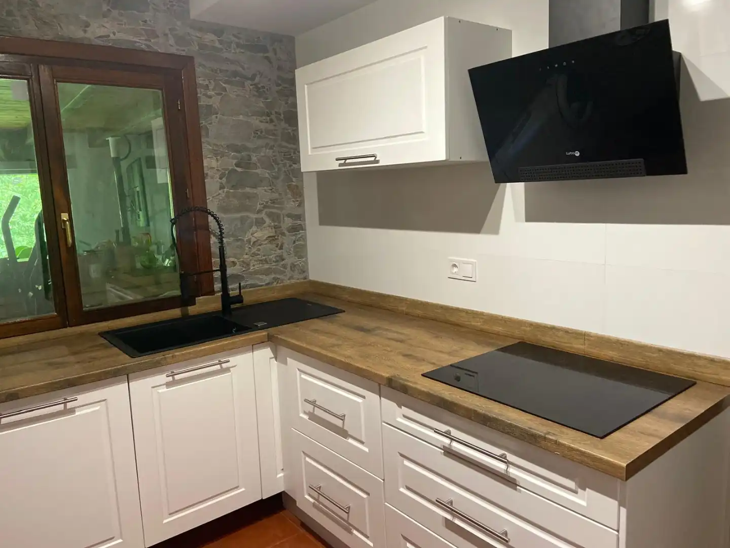 Casa o xalet en venda a Barrio Otañes, 56b, Castro-Urdiales Cuina de Casa o xalet en venda en Castro-Urdiales amb Terrassa i Balcó