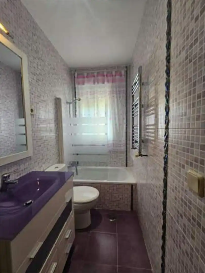 Ático de alquiler en Jerónimos Baño de Ático de alquiler en Madrid Capital con Terraza