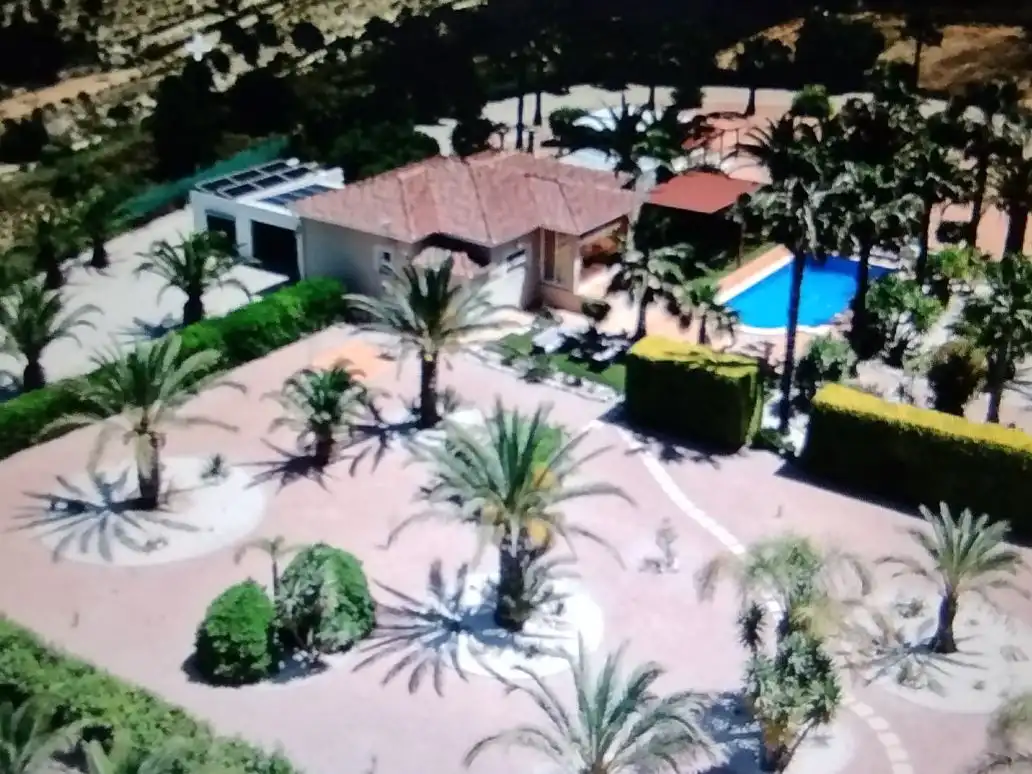 Casa o chalet en venta en Partida Tolomo, 28, Hondón de las Nieves / El Fondó de les Neus Vista exterior de Casa o chalet en venta en Hondón de las Nieves / El Fondó de les Neus con Aire acondicionado, Calefacción y Jardín privado