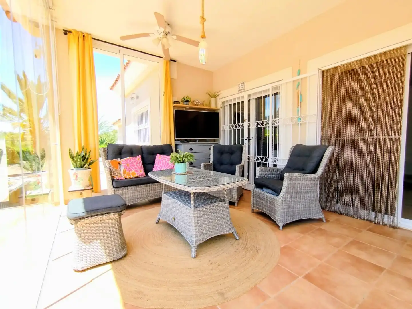 Casa o chalet en venta en Partida Tolomo, 28, Hondón de las Nieves / El Fondó de les Neus Terraza de Casa o chalet en venta en Hondón de las Nieves / El Fondó de les Neus con Aire acondicionado, Calefacción y Jardín privado