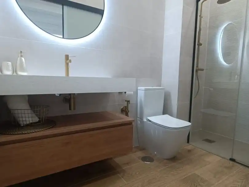Piso de alquiler en Calle Tejares, 21, Parque Victoria Eugenia Baño de Piso de alquiler en Málaga con Aire acondicionado, Calefacción y Trastero