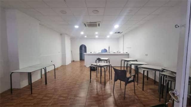 Local comercial en Alquiler en Levante Alto
