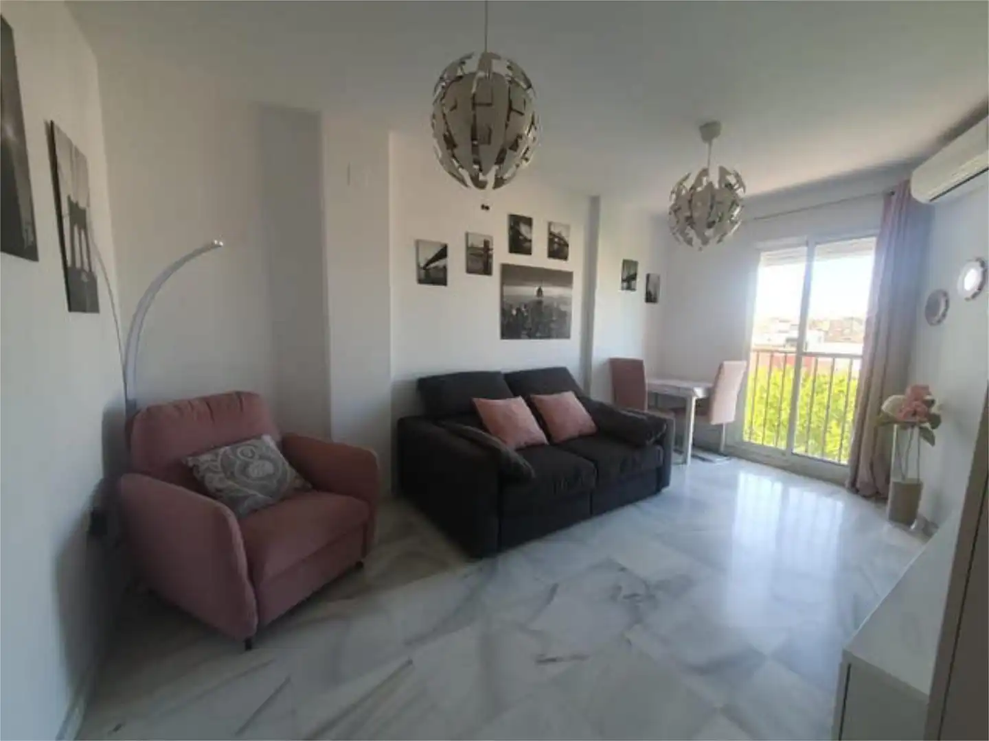 Piso de alquiler en Bonanza - Avda de Huelva - Barrio Andalucia Sala de estar de Piso de alquiler en Sanlúcar de Barrameda