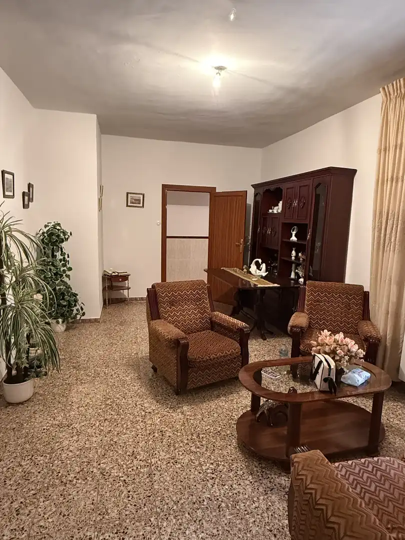 Planta baja en venta en Calle Cristóbal Colón, 36, Carretera de Córdoba - Libertad Sala de estar de Planta baja en venta en Puertollano con Calefacción, Trastero y Amueblado