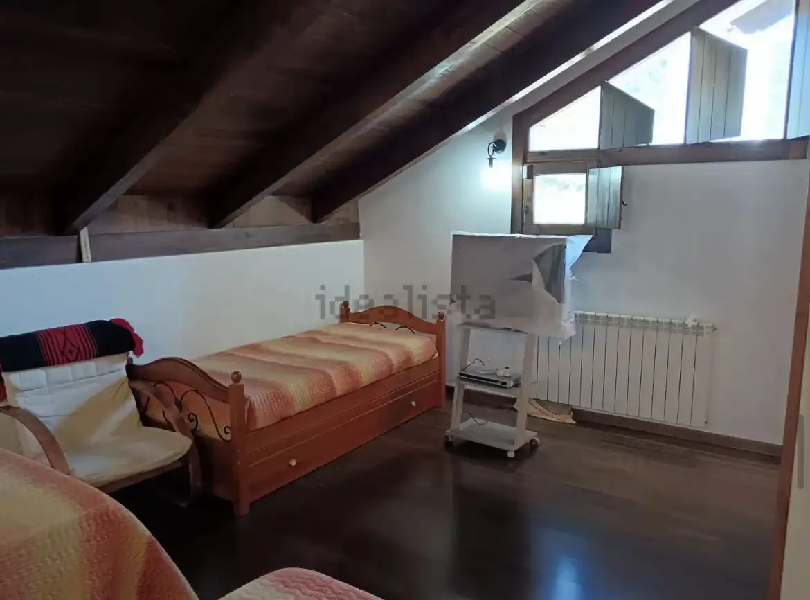 Dúplex en venta en ኡርባኒሳሲኦን ካምፖ ዴ ጎልፍ ባዳጓስ, 77a, Poblaciones norte Habitación de Dúplex en venta en Jaca con Aire acondicionado, Terraza y Piscina