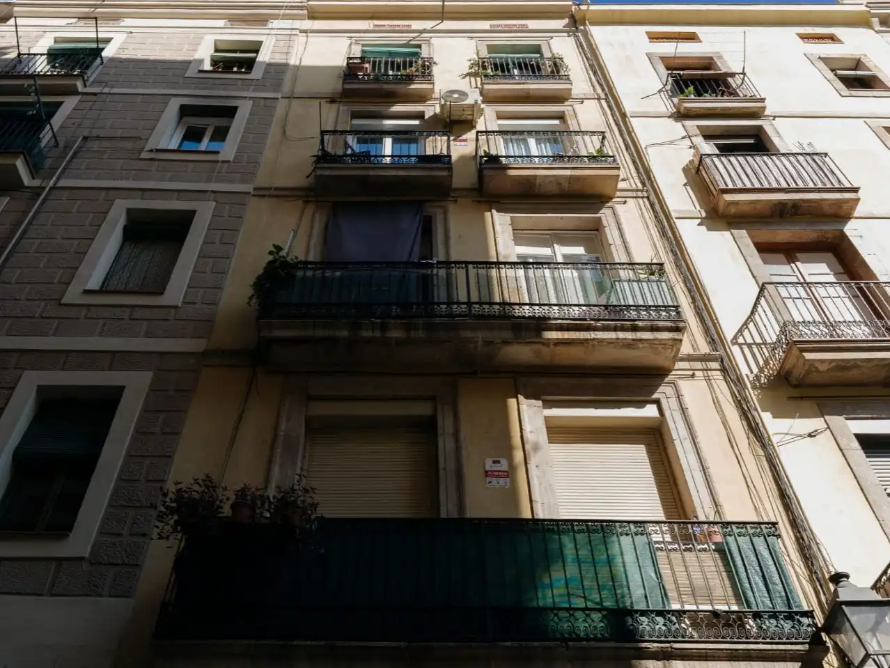 Flat for rent in Carrer de L'est, 3, El Raval Exterior view of Flat for rent in Barcelona Capital with Air Conditioner