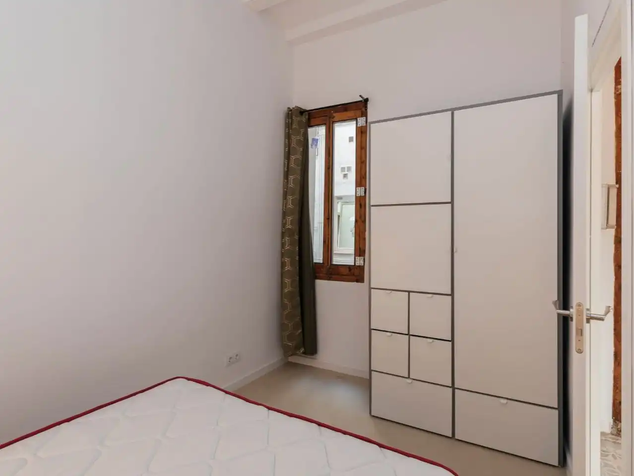 Flat for rent in Carrer de L'est, 3, El Raval Bedroom of Flat for rent in Barcelona Capital with Air Conditioner