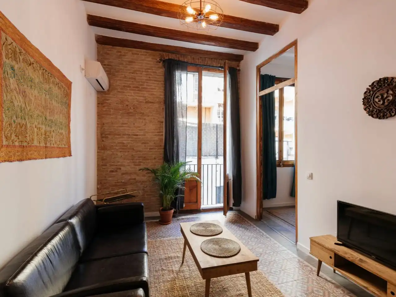 Flat for rent in Carrer de L'est, 3, El Raval Exterior view of Flat for rent in Barcelona Capital with Air Conditioner