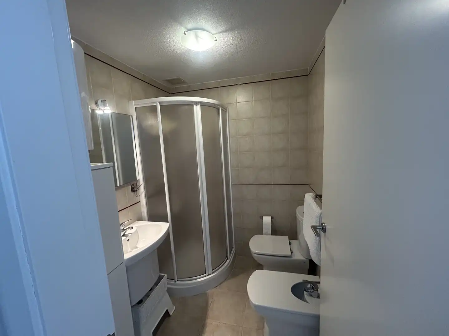 Planta baja de alquiler en Calle Ferrara, Entremares Baño de Planta baja de alquiler en La Manga del Mar Menor con Aire acondicionado, Calefacción y Terraza