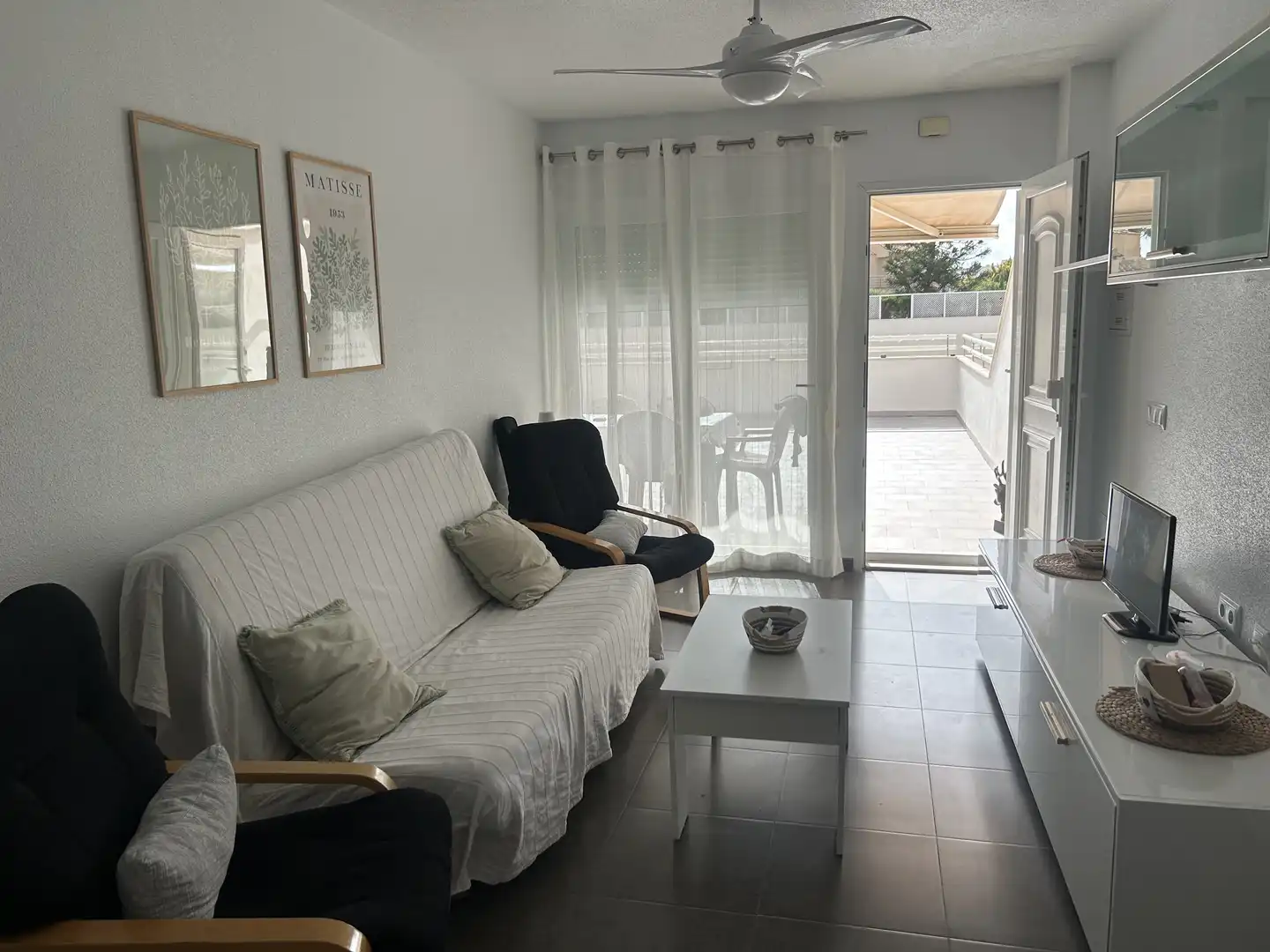 Planta baja de alquiler en Calle Ferrara, Entremares Sala de estar de Planta baja de alquiler en La Manga del Mar Menor con Aire acondicionado, Calefacción y Terraza