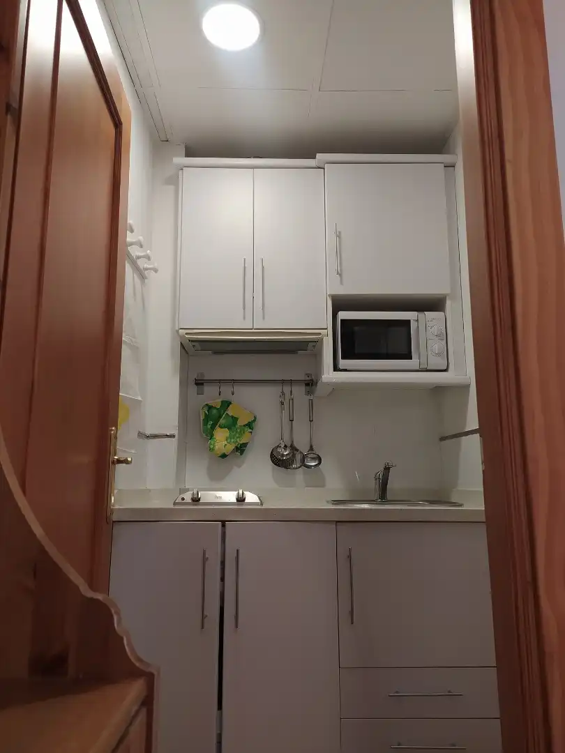 Apartamento de alquiler en Calle Clemente Hidalgo, 50, Barrio del Nervión Cocina de Apartamento de alquiler en Sevilla Capital con Aire acondicionado