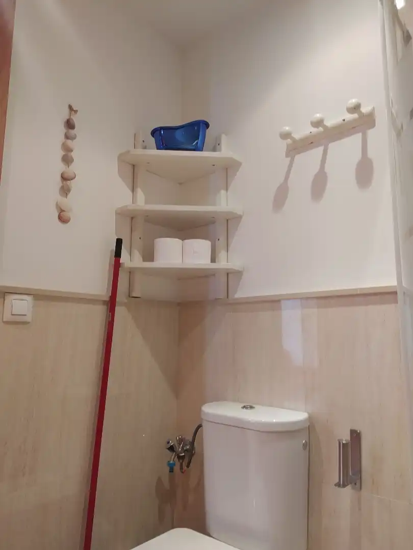 Apartamento de alquiler en Calle Clemente Hidalgo, 50, Barrio del Nervión Baño de Apartamento de alquiler en Sevilla Capital con Aire acondicionado