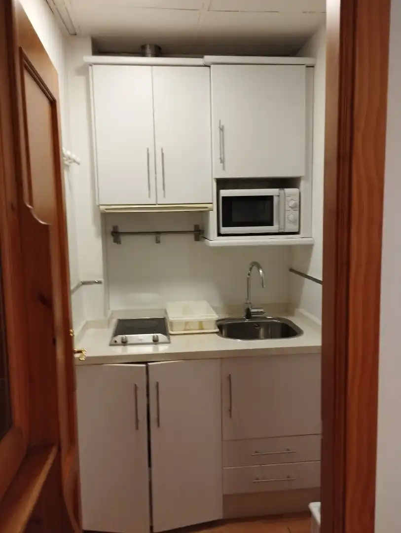 Apartamento de alquiler en Calle Clemente Hidalgo, 50, Barrio del Nervión Cocina de Apartamento de alquiler en Sevilla Capital con Aire acondicionado
