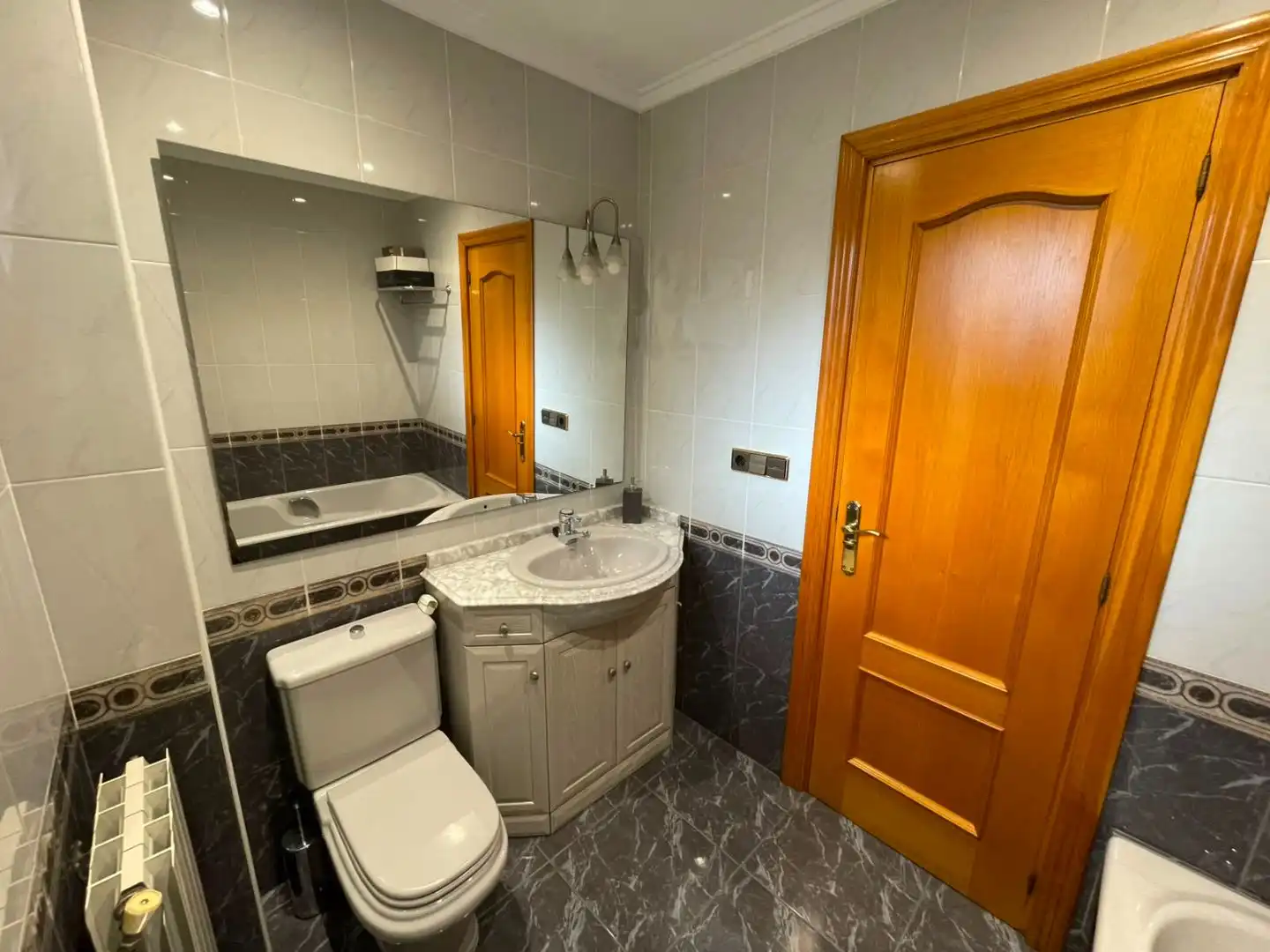 Piso en venta en Errotaundi Pasealekua, 13, Jaizubia - Urdanibia - Puiana Baño de Piso en venta en Irun con Terraza y Piscina
