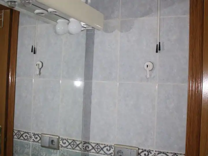 Baño de Estudio de alquiler en Ciudad Real con Aire acondicionado, Calefacción y Parquet