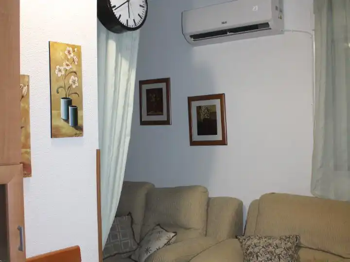 Sala de estar de Estudio de alquiler en Ciudad Real con Aire acondicionado, Calefacción y Parquet