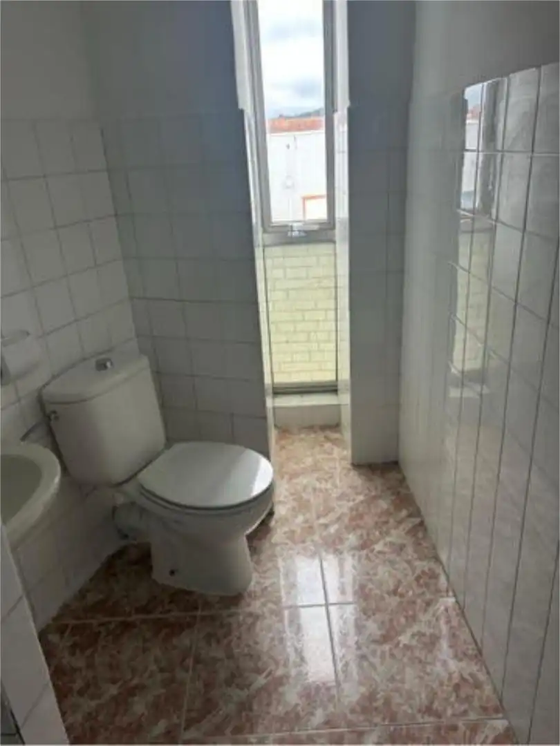 Bathroom of Flat for rent in Santiago de Compostela   with Furnished and Pets allowed