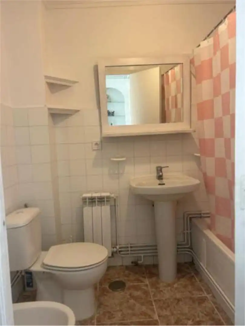 Bathroom of Flat for rent in Santiago de Compostela   with Furnished and Pets allowed
