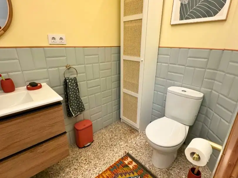 Zimmer in Plaça del Comte de Carlet, 6, La Seu Badezimmer von Wohnungen zur untervermieten in Valencia mit Klimaanlage, Heizung und Möbliert