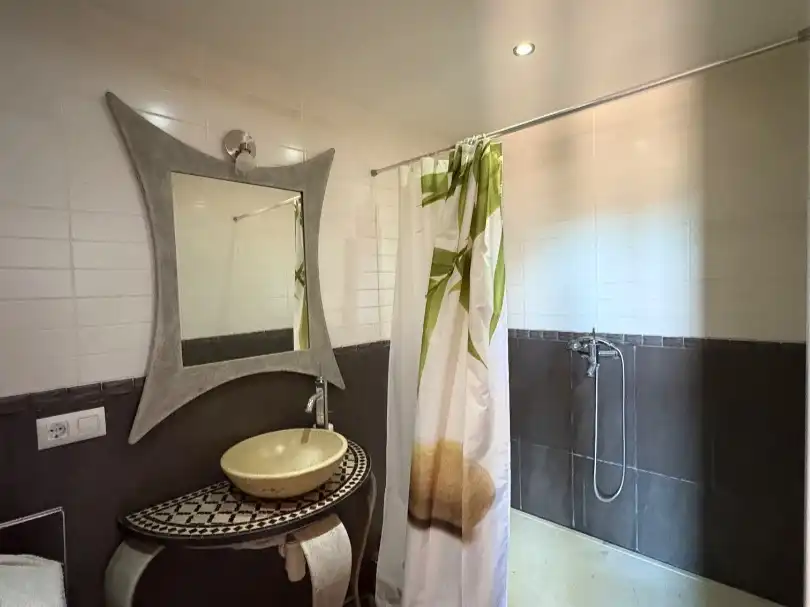 Flat for sale in Carrer de Sant Valenti, 3, Vilamacolum Bathroom of Flat for sale in Vilamacolum with Heating, Private garden and Terrace