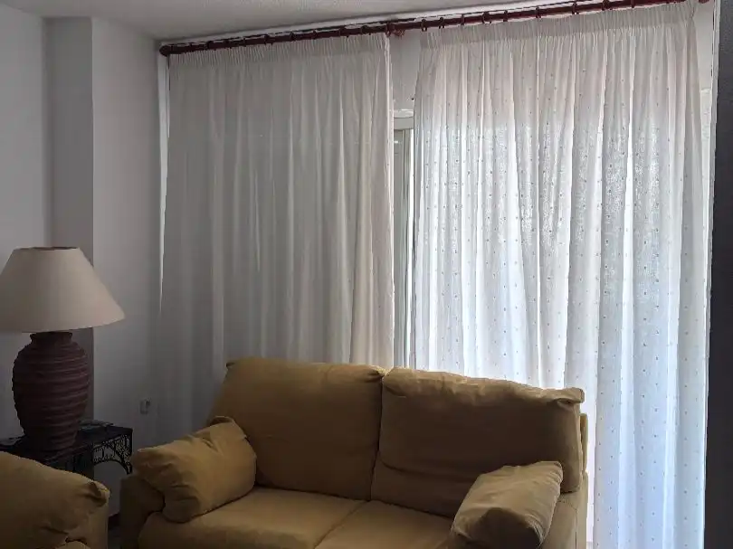 Wohnung zur Miete in Strasse el Barón Km7, ., Playa de las Gaviotas - El Pedrucho Wohnzimmer von Wohnung zur Miete in La Manga del Mar Menor mit Klimaanlage und Terrasse