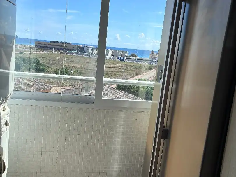 Wohnung zur Miete in Strasse el Barón Km7, ., Playa de las Gaviotas - El Pedrucho Terrasse von Wohnung zur Miete in La Manga del Mar Menor mit Klimaanlage und Terrasse