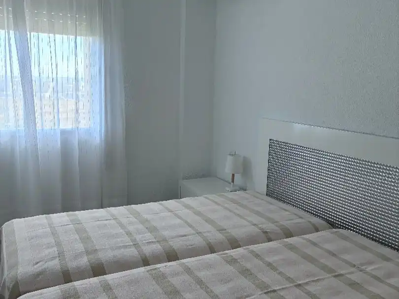 Wohnung zur Miete in Strasse el Barón Km7, ., Playa de las Gaviotas - El Pedrucho Schlafzimmer von Wohnung zur Miete in La Manga del Mar Menor mit Klimaanlage und Terrasse