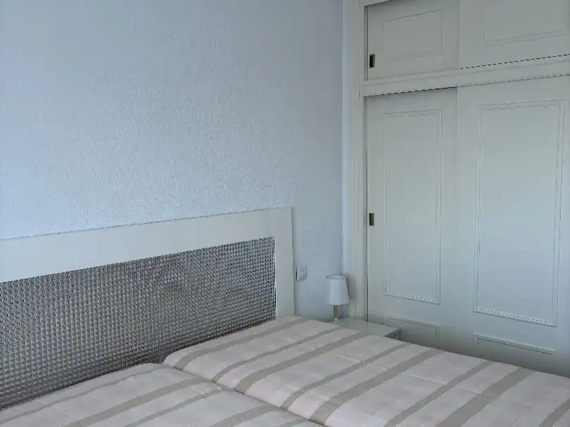 Wohnung zur Miete in Strasse el Barón Km7, ., Playa de las Gaviotas - El Pedrucho Schlafzimmer von Wohnung zur Miete in La Manga del Mar Menor mit Klimaanlage und Terrasse