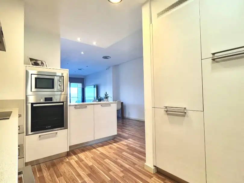Piso en venta en Ronda del Fort Roig, 20, Montjuïc Cocina de Piso en venta en Girona Capital