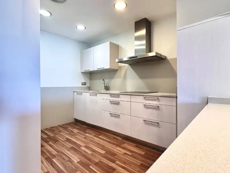 Piso en venta en Ronda del Fort Roig, 20, Montjuïc Cocina de Piso en venta en Girona Capital