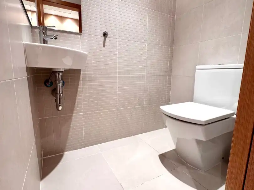 Piso en venta en Ronda del Fort Roig, 20, Montjuïc Baño de Piso en venta en Girona Capital