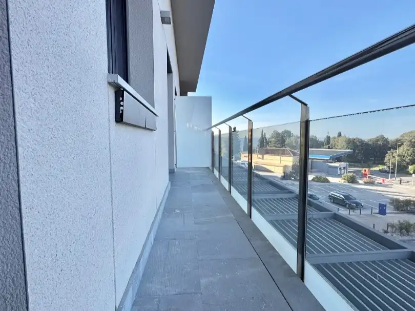 Piso en venta en Ronda del Fort Roig, 20, Montjuïc Terraza de Piso en venta en Girona Capital