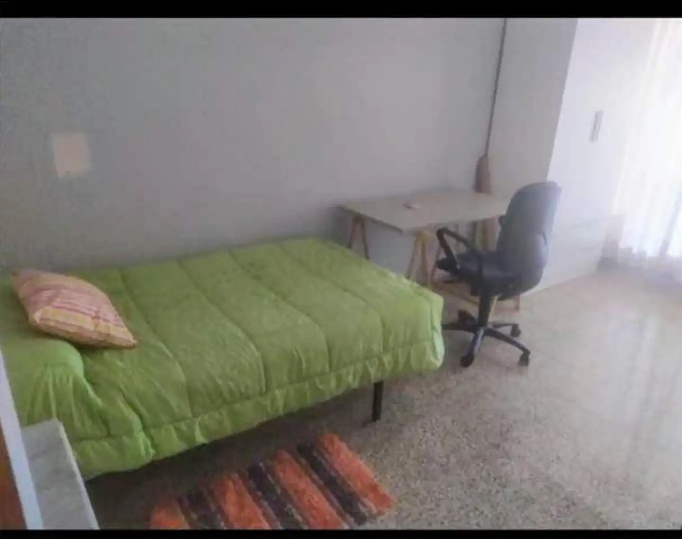 Habitación de Apartamento de alquiler en Jaén con Terraza y Amueblado