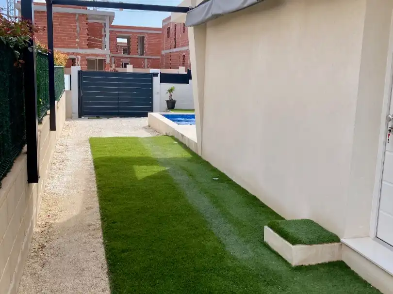 Houses for sale in Carrer de Xipre, 52, Gran Alacant Garden of Houses for sale in Santa Pola with Air Conditioner, Terrace and Swimming Pool