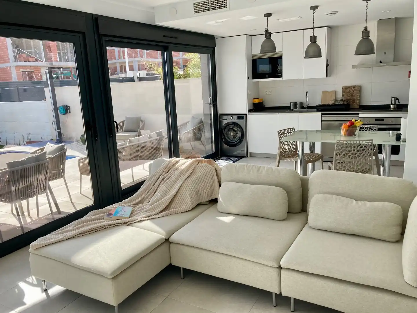 Houses for sale in Carrer de Xipre, 52, Gran Alacant Living room of Houses for sale in Santa Pola with Air Conditioner, Terrace and Swimming Pool