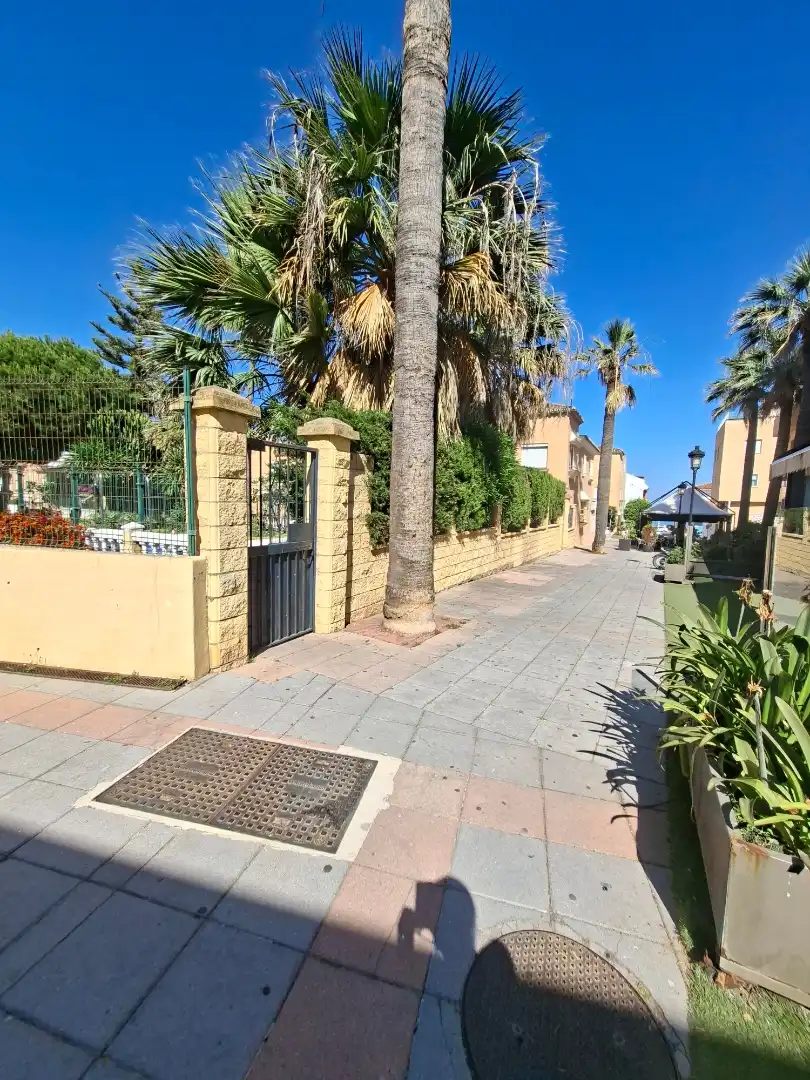 Dúplex en venta en Calle Aurora de Albornoz, 2, San Luis de Sabinillas Vista exterior de Dúplex en venta en Manilva con Amueblado, Balcón y Piscina comunitaria