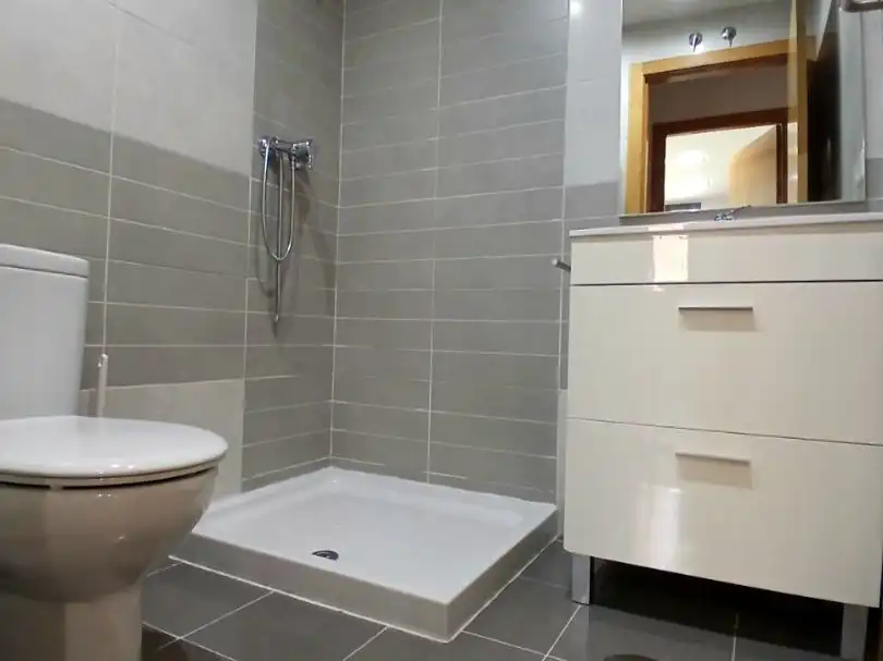 Piso en venta en Calle de Angeles Gasset, 115, San Fernando - Carretera de Valencia Baño de Piso en venta en Cuenca Capital