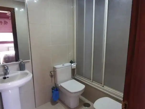 Flat for rent in Calle Morcín, 6, Montecerrao Bathroom of Flat for rent in Oviedo with Heating, Parquet flooring and Furnished