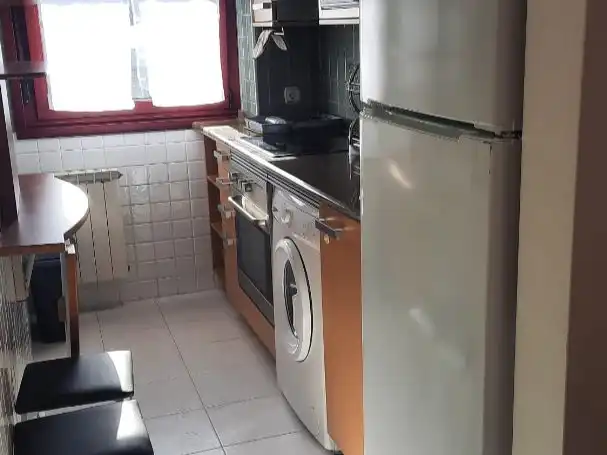 Flat for rent in Calle Morcín, 6, Montecerrao Kitchen of Flat for rent in Oviedo with Heating, Parquet flooring and Furnished