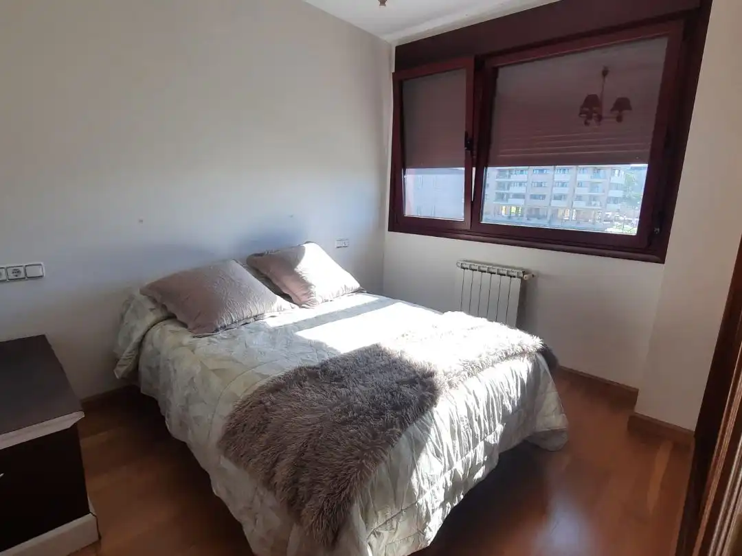 Flat for rent in Calle Morcín, 6, Montecerrao Bedroom of Flat for rent in Oviedo with Heating, Parquet flooring and Furnished