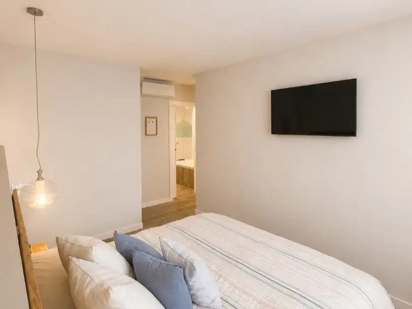 Piso en venta en Calle Sorzano, 16, La Cava - Fardachón Habitación de Piso en venta en Logroño con Aire acondicionado, Terraza y Piscina
