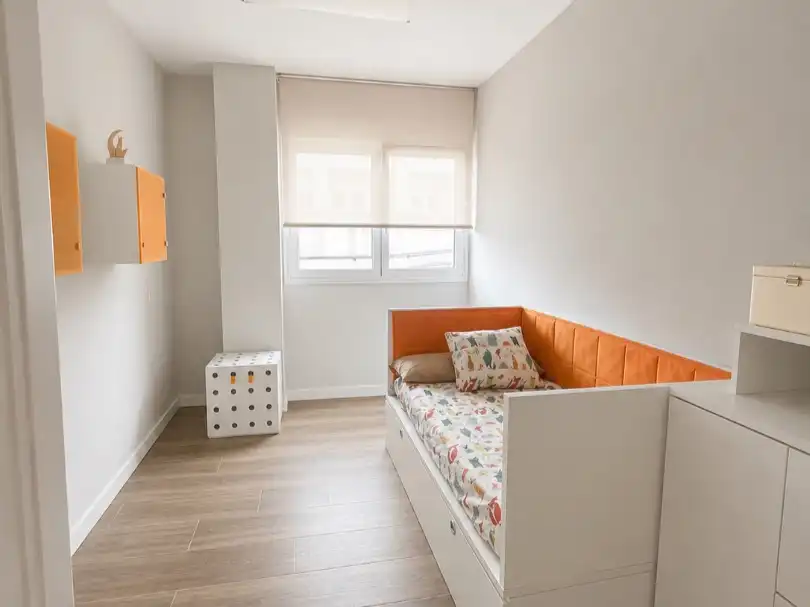 Piso en venta en Calle Sorzano, 16, La Cava - Fardachón Habitación de Piso en venta en Logroño con Aire acondicionado, Terraza y Piscina