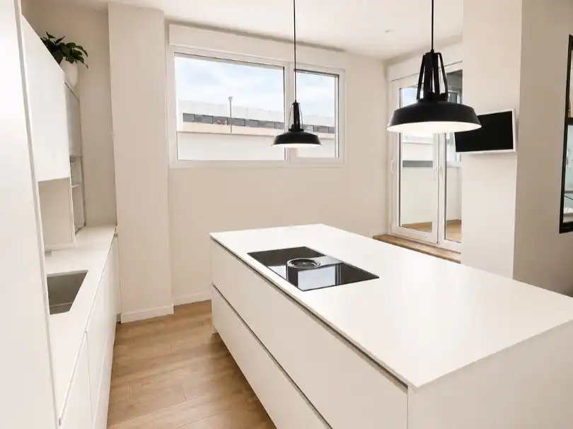 Piso en venta en Calle Sorzano, 16, La Cava - Fardachón Cocina de Piso en venta en Logroño con Aire acondicionado, Terraza y Piscina