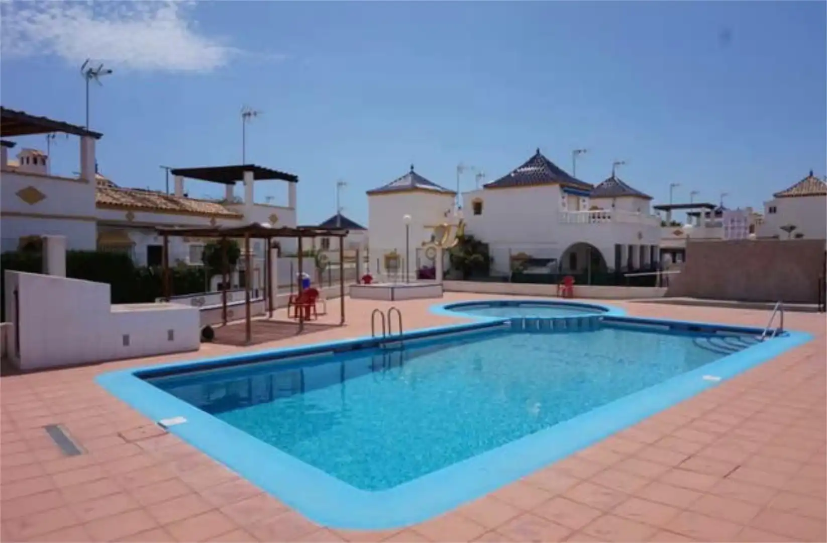 Casa adosada de lloguer a Los Balcones - Los Altos Piscina de Casa adosada de lloguer en Torrevieja amb Calefacció, Jardí privat i Terrassa