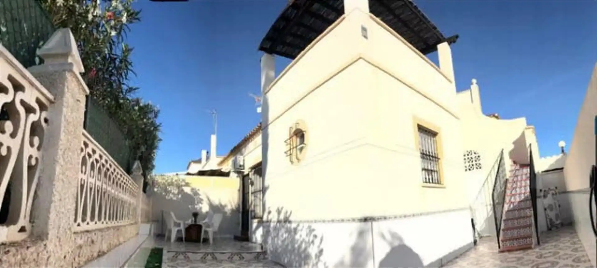 Casa adosada de lloguer a Los Balcones - Los Altos Vista exterior de Casa adosada de lloguer en Torrevieja amb Calefacció, Jardí privat i Terrassa