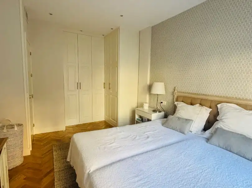 Flat for rent in Calle de Isaac Peral, 48, Vallehermoso Bedroom of Flat for rent in Madrid with Air Conditioner, Heating and Parquet flooring