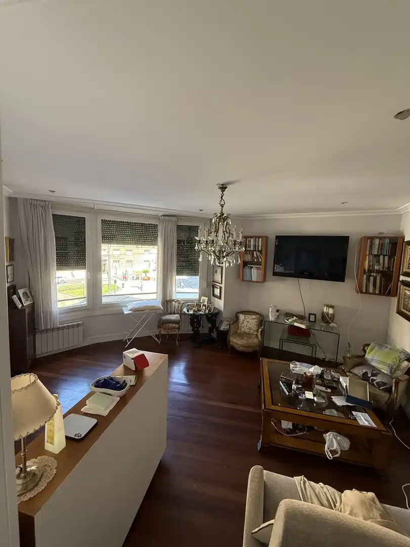 Wohnung zum Verkauf in Villarías Kalea, 8, Plaza Circular Wohnzimmer von Wohnung zum Verkauf in Bilbao mit Balkon