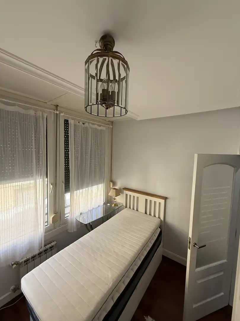 Wohnung zum Verkauf in Villarías Kalea, 8, Plaza Circular Schlafzimmer von Wohnung zum Verkauf in Bilbao mit Balkon