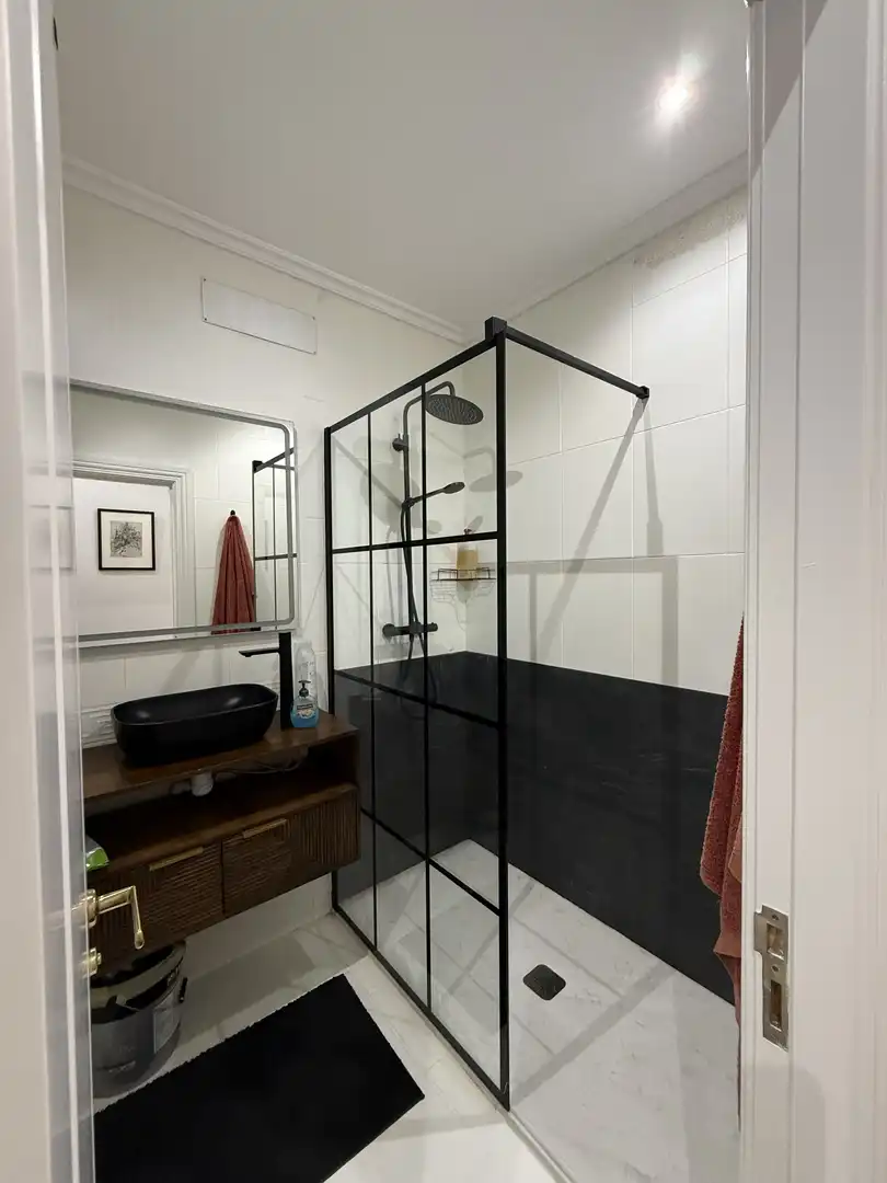 Wohnung zum Verkauf in Villarías Kalea, 8, Plaza Circular Badezimmer von Wohnung zum Verkauf in Bilbao mit Balkon