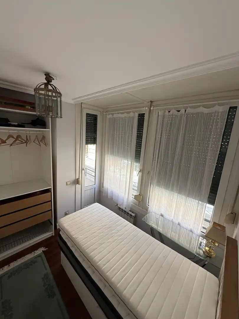 Wohnung zum Verkauf in Villarías Kalea, 8, Plaza Circular Schlafzimmer von Wohnung zum Verkauf in Bilbao mit Balkon